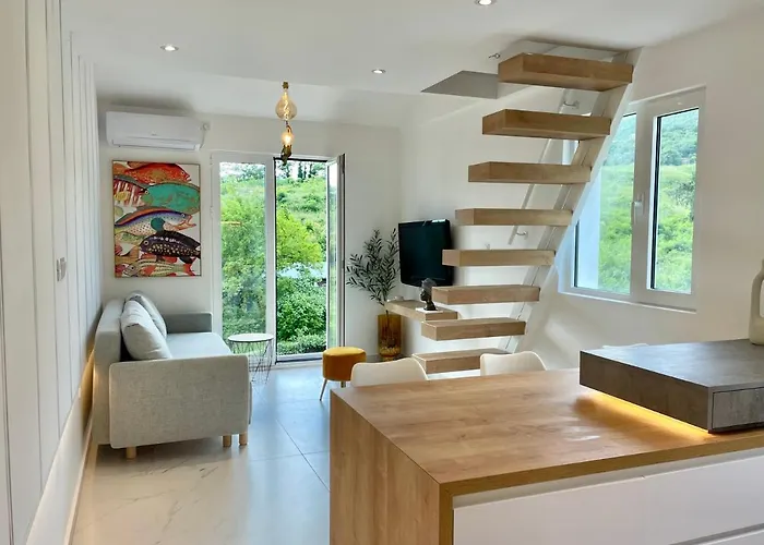 Lovely Studio Apartment Near Porto Novi Marina