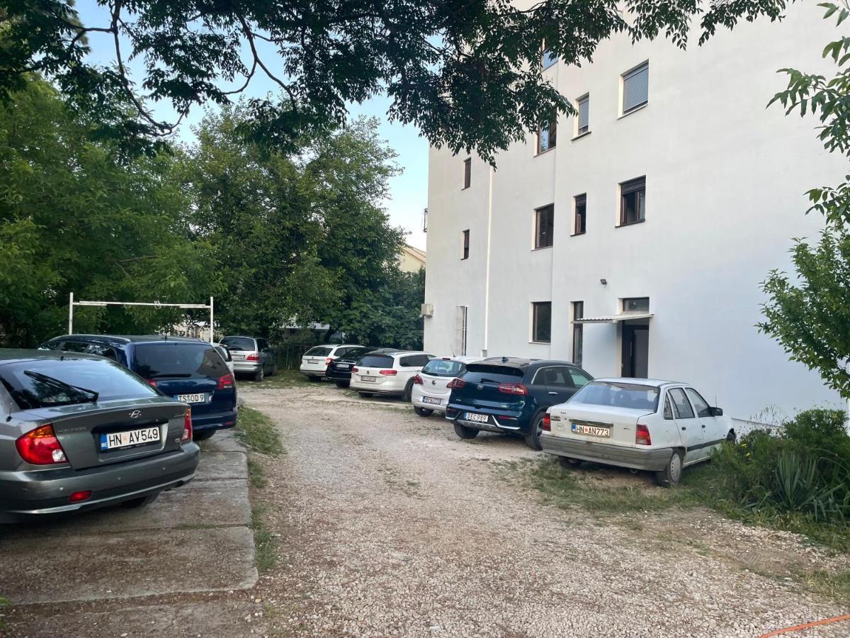 Lovely Near Porto Novi Marina דירה